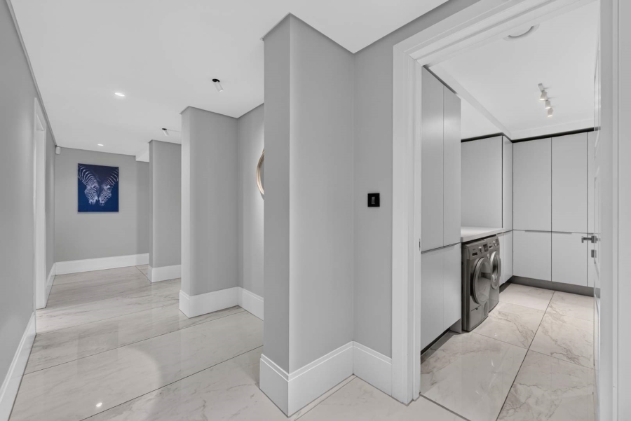 5 Bedroom Property for Sale in Bantry Bay Western Cape